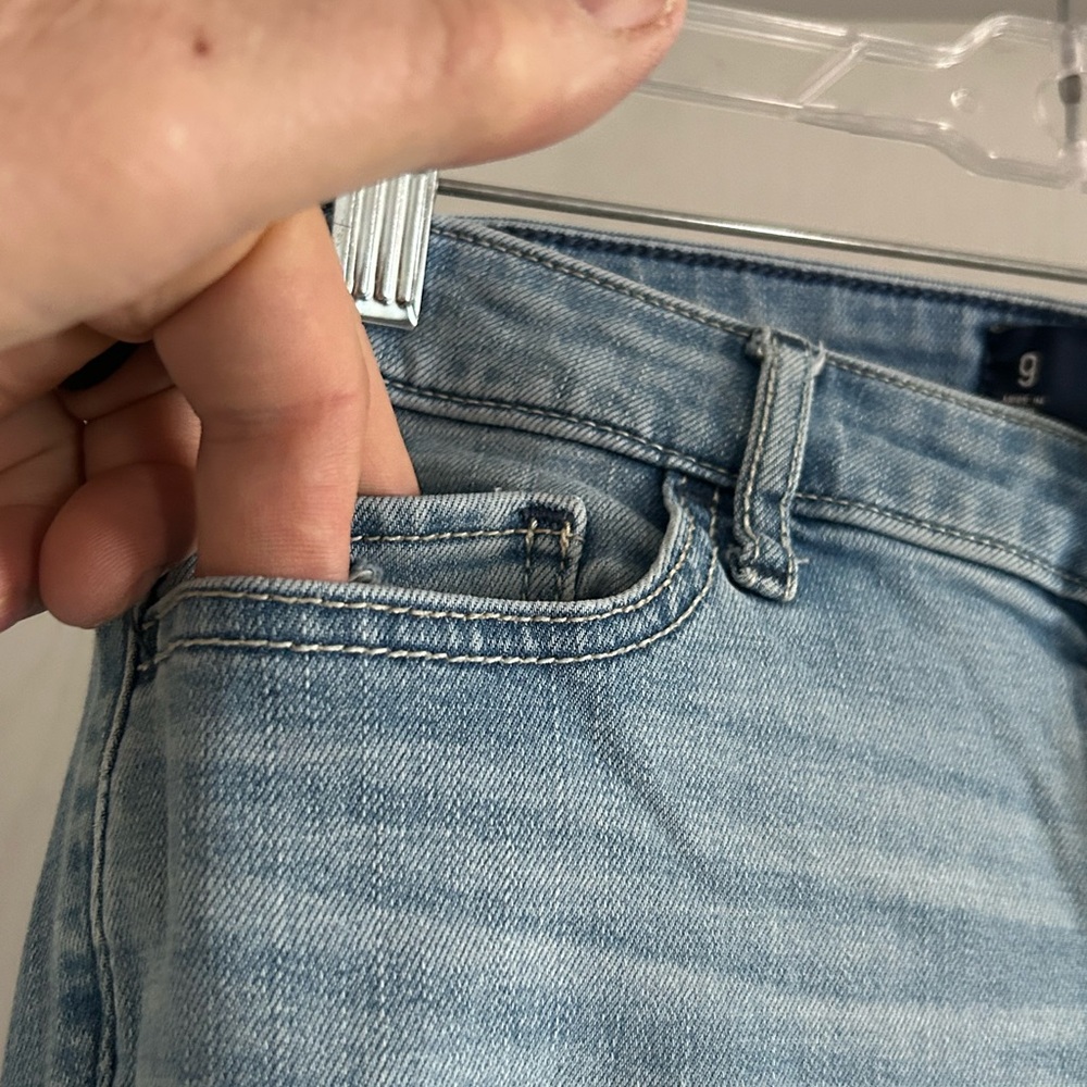 Hollister | Light Blue Distressed Ankle Jeans | Size 29 - Picture 2 of 8